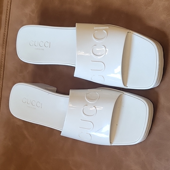 Gucci Sandals - Picture 1 of 4